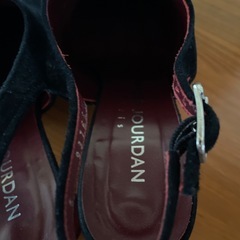 シャルルジョルダンパンプスの画像