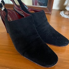 シャルルジョルダンパンプスの画像