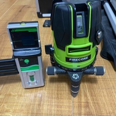 FIRECOREレーザー墨出し機 三脚 バカボー2mセット
の画像