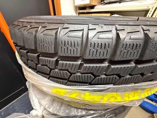 9J25 ハイラックス用18インチ冬タイヤ4本
セット