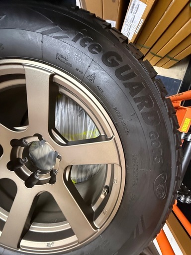 9J25 ハイラックス用18インチ冬タイヤ4本
セット