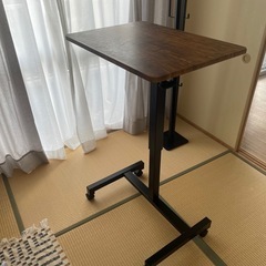 スタンディングデスクの画像