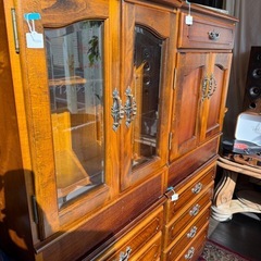 カリモク　コロニアルヴィンテージキャビネットの画像