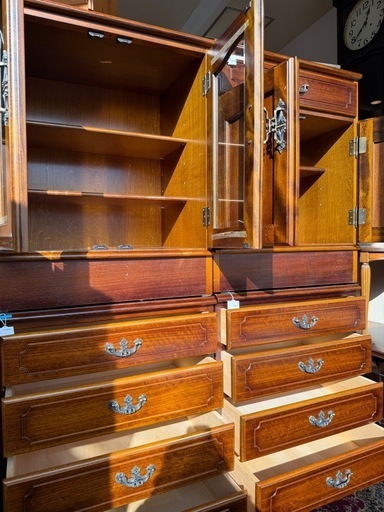 カリモク コロニアルヴィンテージキャビネット