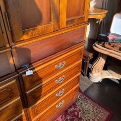 カリモク　コロニアルヴィンテージキャビネットの画像