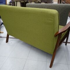 訳アリ格安品! 木製フレーム 2人掛けソファ 幅114cm グリーン系 ファブリック 背もたれクッション変形あり 2Pソファ ソファー 苫小牧西店の画像
