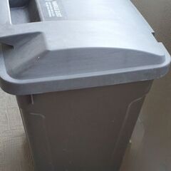 屋外向け70Lゴミ箱とすっぽん(ラバーカップ)のセットの画像