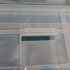 3層構造のプラスチック製収納ボックス と ダイソー プラケース（どちらも釣りやキャンプ　屋外での使用）の画像