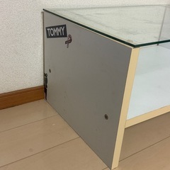 ガラステーブルの画像