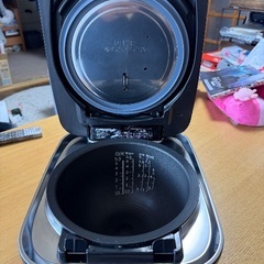 TOSHIBA炎匠炊きIH5.5合炊飯器の画像