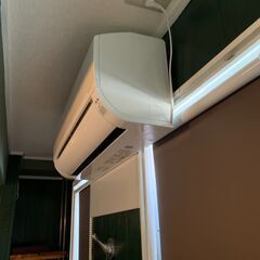 【ほぼ新品】日立ルームエアコン「白くまくん」RAS-AJ25R（2024年製）室外機セット｜京橋引き取りの画像