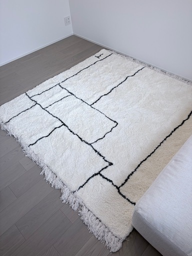 【新品】ベニオワレン風のラグ　W 185 × D 185 × H 2.5 新品】ベニオワレン風のラグ W 185 × D 185 × H 2.5（フリンジ除く）