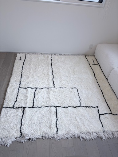 【新品】ベニオワレン風のラグ　W 185 × D 185 × H 2.5 ベニオワレン風のラグ W 185 × D 185 × H 2.5（フリンジ除く）