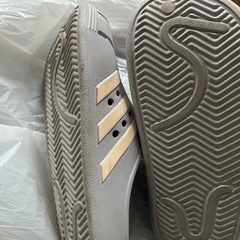 adidas スリッパ 差し上げます！の画像