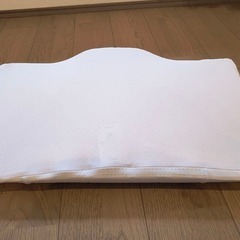 【未使用品】低反発枕　冷感　安眠　快眠　通気性メッシュ波型枕の画像