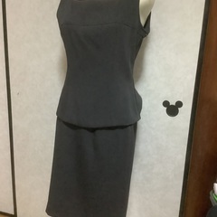 13号、グレーのスーツです。の画像