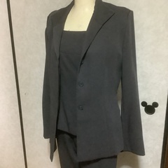13号、グレーのスーツです。の画像