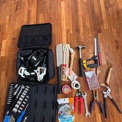 電気ドライバー、レンチセット、工具等の画像