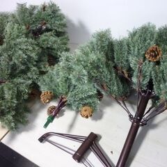 未使用/新品　訳あり特価　クリスマスツリー 180cm ポット付き おしゃれ ツリー リアル ヌードツリー スリム 松ぼっくり付 　アウトレットの画像