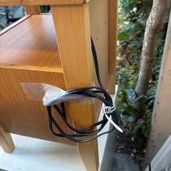 電源付きナイトテーブル　ベッドサイトテーブル　木製の画像