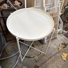 IKEA サイドテーブルの画像