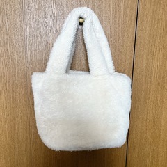 トートバッグ　ファー　ボア　もこもこ　冬　白の画像
