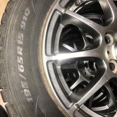 中古スノータイヤの画像