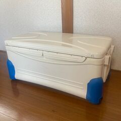 シマノ　クーラーボックス　35リットルの画像