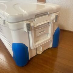 シマノ　クーラーボックス　35リットルの画像