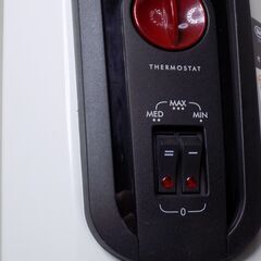 ※お引き取り先決定済み※デロンギ　オイルヒーター　H77105EFSN-BK　24Hタイマースイッチ付　安全プラグ　W260xD420xH640　12㎏　動作確認済み　【非対面取引です】の画像