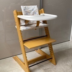 ストッケ トリップトラップ　ハイチェア 　テーブル付き　クッション付きの画像
