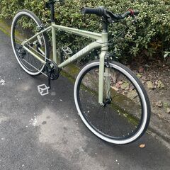 リサイクルショップどりーむ天保山店　No570 クロスバイク　HILAND　定価２．６万円　オシャレなオリーブカラー🎵　太めのタイヤで安定感しっかり♪　状態綺麗です🎵　軽量アルミフレーム　ギア切替６段変速　の画像