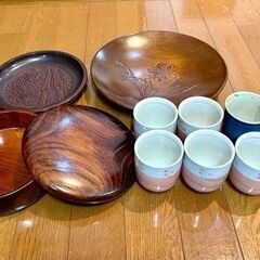 囲碁盤と鎌倉彫と湯呑み多数の画像