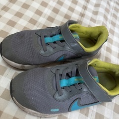 子ども用スニーカーの画像