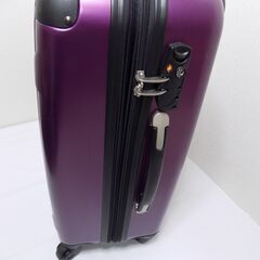 キャリーケース　スーツケース　紫色　パープルカラー　内部ファスナー持ち手が１個欠損　W380　D250　H600　【非対面取引です】の画像