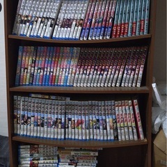 コミック詰め合わせ＋本棚の画像