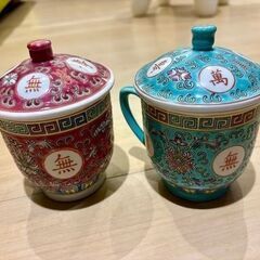 可愛い北きつねの箸置き(パズルになってます)と オーストラリアマグ1個とチャイナレトロなマグ2個の画像