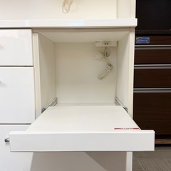 【お買い得‼️】ニトリ 88cm幅キッチンボード 食器棚 収納家具 艶ありホワイト♪の画像