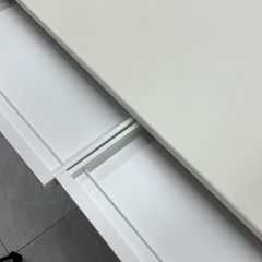 オフィスデスクの画像