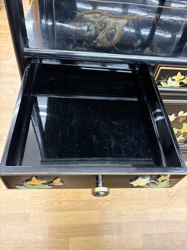 【ドリーム川西店限定】☆ジモティー見たよ割引☆ 螺鈿 収納棚 キャビネット  クリーニング済み 【2125680000020036】
