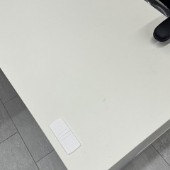 オフィスデスクの画像