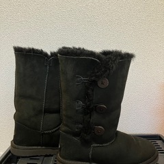 UGG アグ ムートンブーツ  ベイリーボタン トリプレット 22cm ブラックの画像