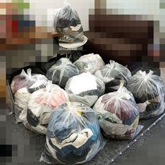 洋服　大量まとめ売り　45リットル10袋分　レディース8割メンズ2割の画像