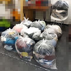 洋服　大量まとめ売り　45リットル10袋分　レディース8割メンズ2割の画像