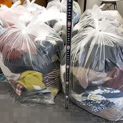 洋服　大量まとめ売り　45リットル10袋分　レディース8割メンズ2割の画像