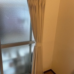 カーテンの画像