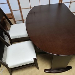 ダイニングテーブルの画像