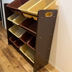 子供のおもちゃ箱にの画像