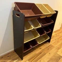 子供のおもちゃ箱にの画像