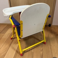 カトージ　ベビーチェア　折りたたみローチェア　テーブル取り外し可の画像